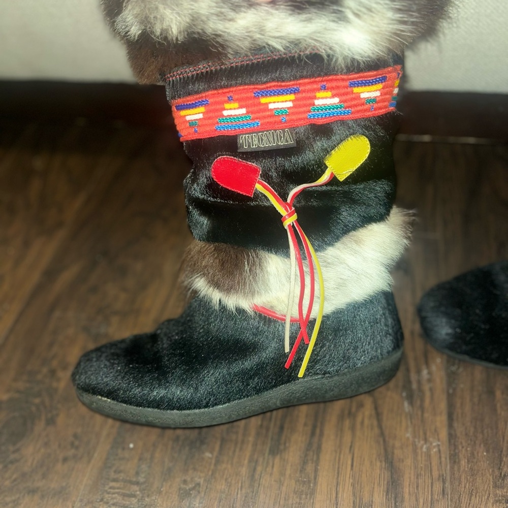 Perfect condition, boots vintage fur Technical made in Italy.  US size 7 or 6.5
